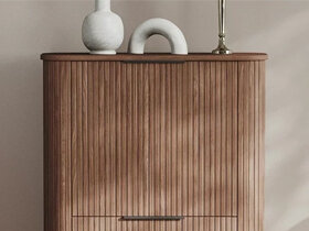 Huonekalut pystyraitakuviolla tai pystyraitasäleiköllä