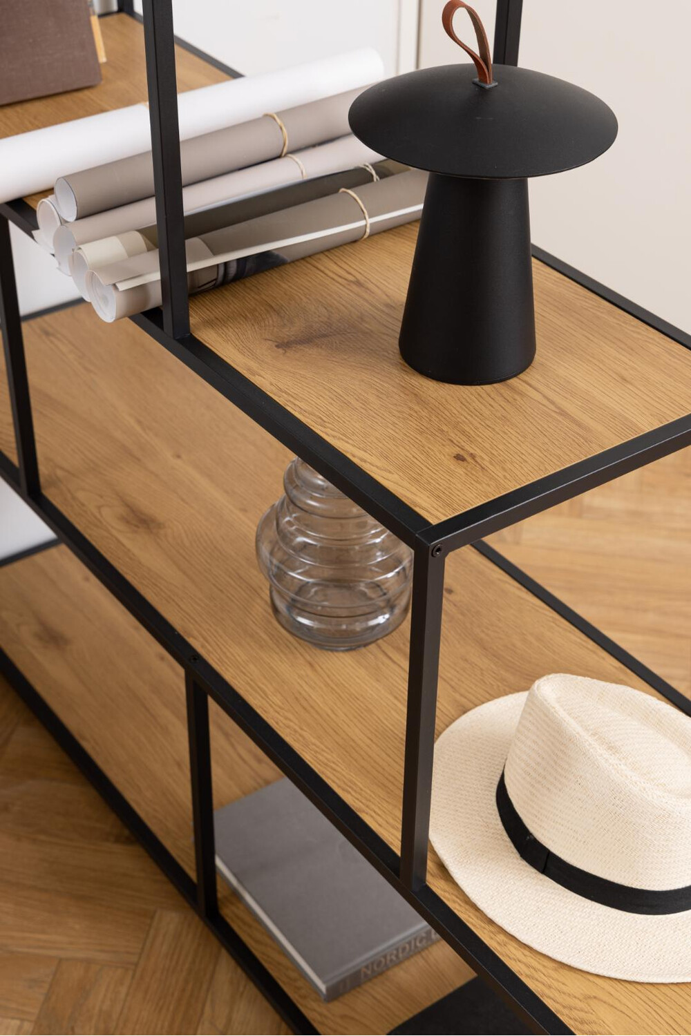 Hylly Norsica Sevferi 153 (Musta + Villi tammi)