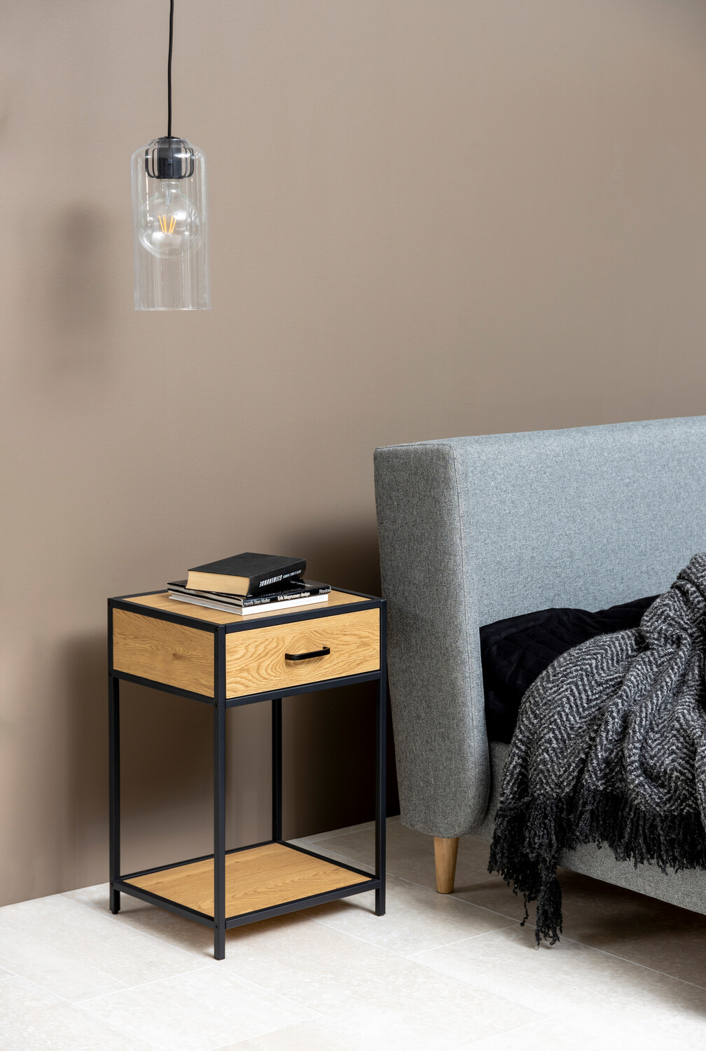 Yöpöytä Norsica Sevferi 128 (Villi tammi + Musta)