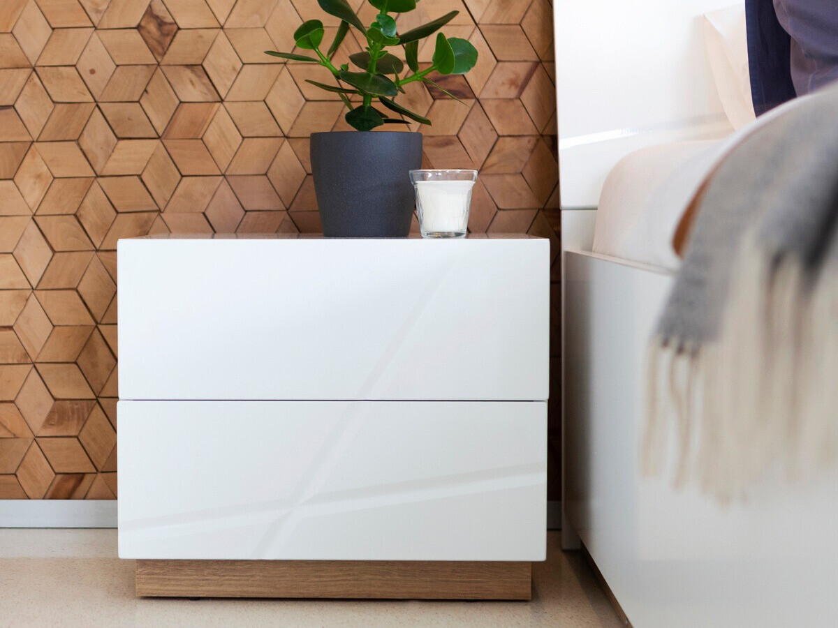 Yöpöytä Corfioa 114