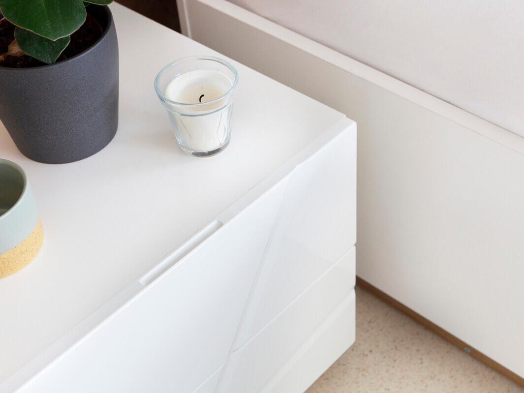 Yöpöytä Corfioa 114