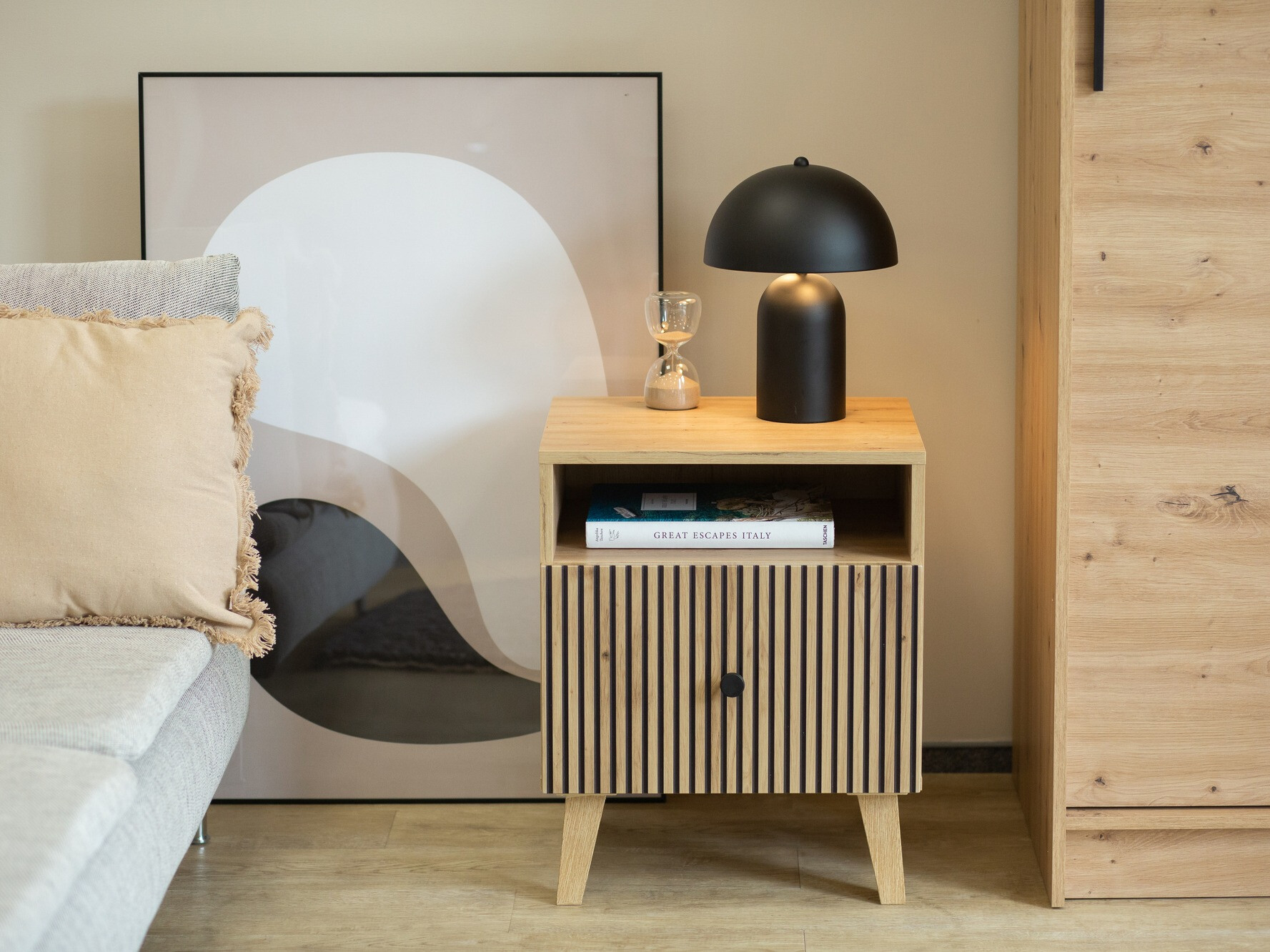 Yöpöytä Beltivi 106