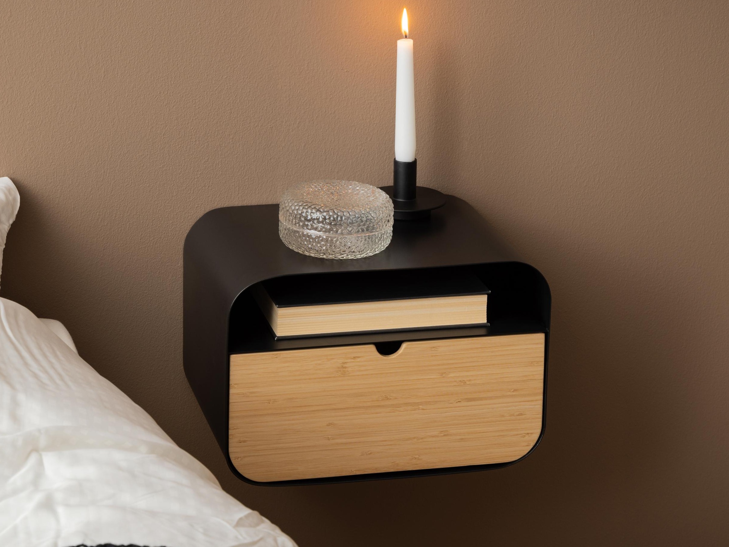 Yöpöytä Norsica 796